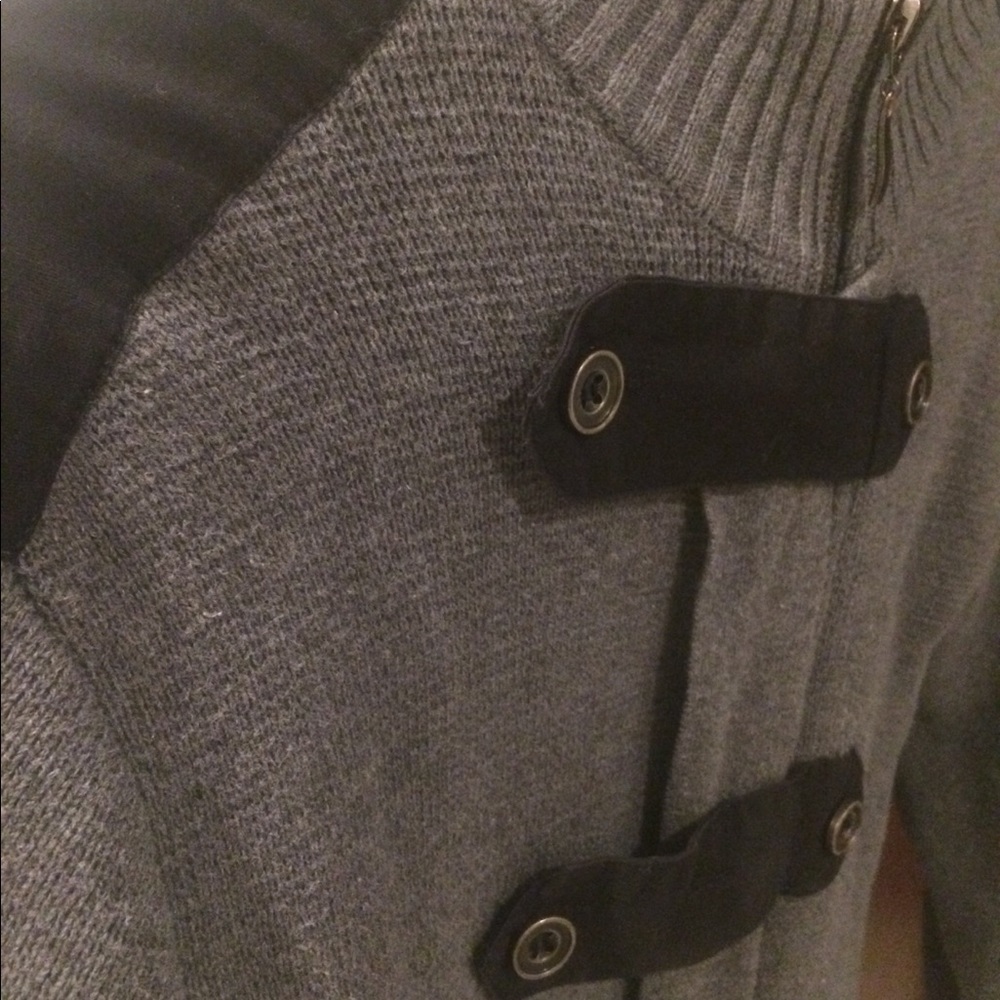 Sweaters - Picture 2 of 4